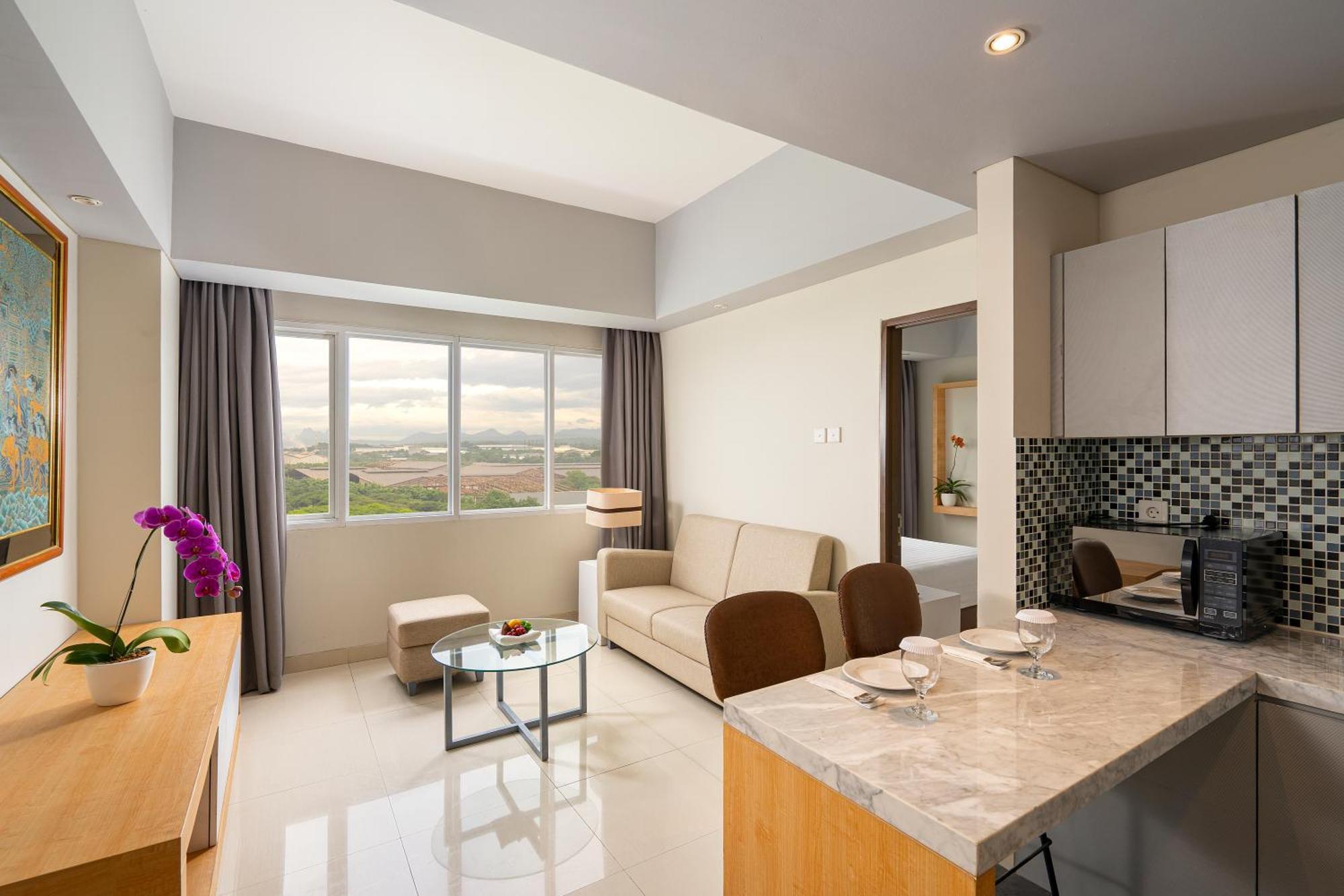 Batiqa Hotel & Apartments Караванг Экстерьер фото